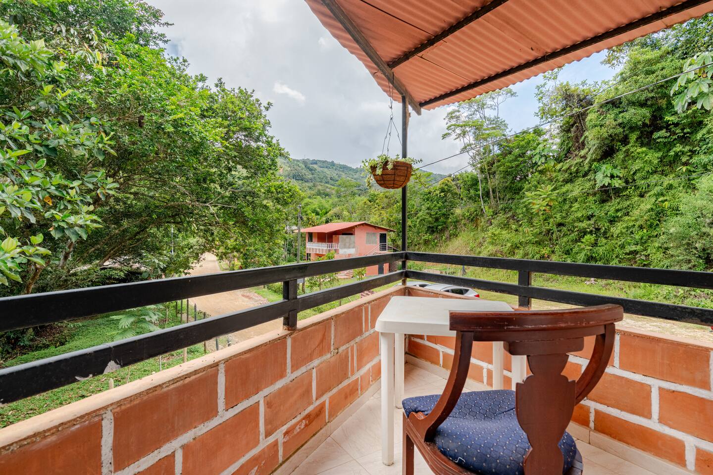 Terraza abierta de la cabaña